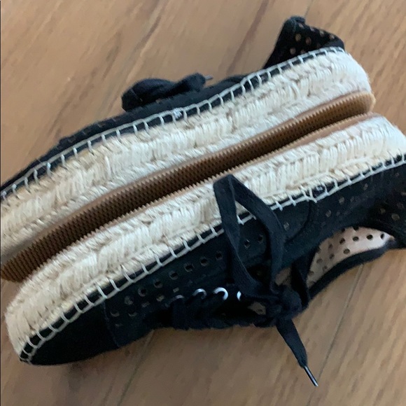 💕x2HP💕Black leather lace espadrilles - Picture 7 of 8